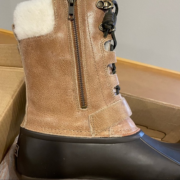 Sperry Tan and Black Winter Boots - Picture 4 of 8